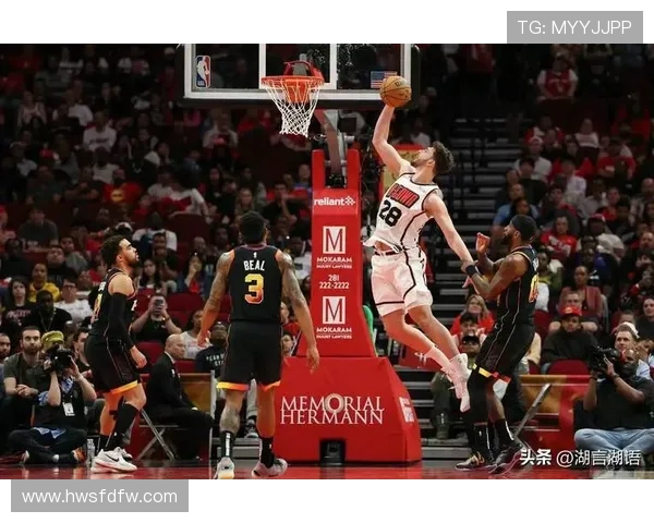 尼克史密斯感叹湖人媒体日盛况与黄蜂鲜冷对比引发关注